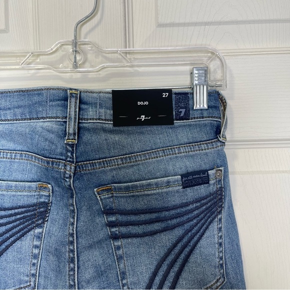 The 7 For All Mankind Women's Dojo Distressed Authentic Light Jeans Sz 27 - Picture 6 of 8